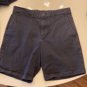 Men’s navy chino shorts